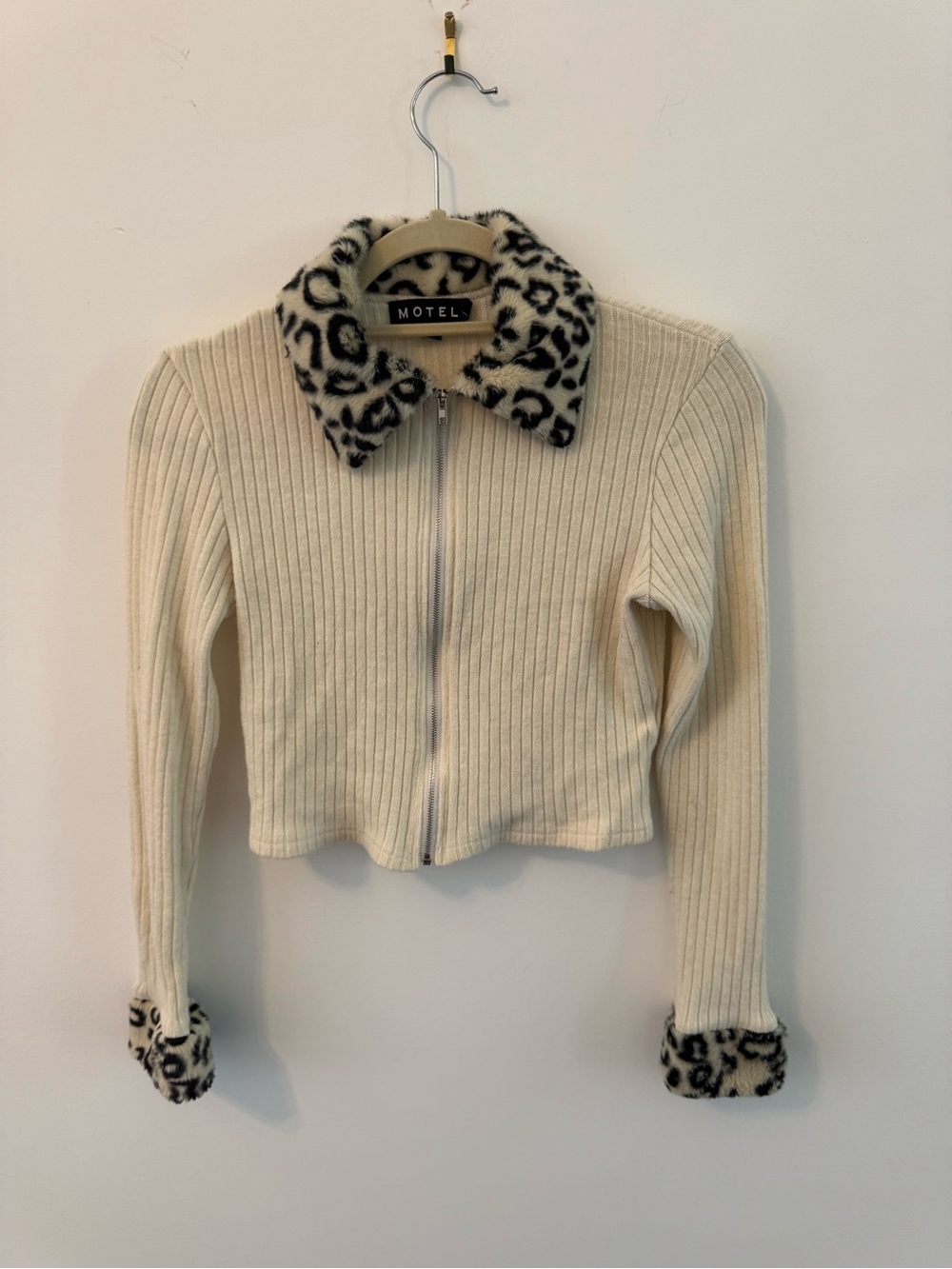 Size M Motel Rocks Cream Ribbed Zip-Up Sweater with Leopard Faux-Fur Trim